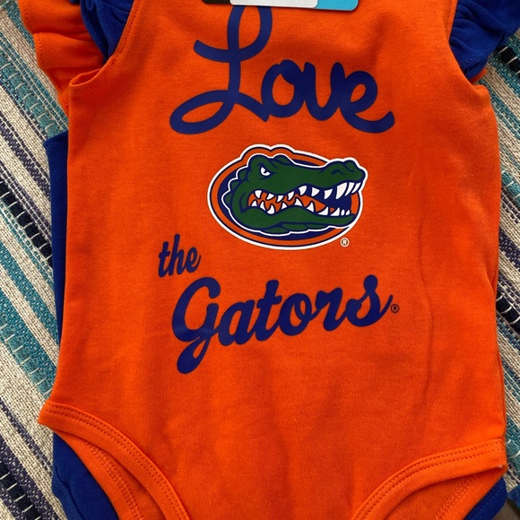 NWT Florida gators 2 piece creeper set (girls) 18 months - Picture 3 of 7